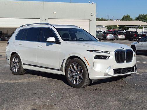 Mineral White Metallic 2024 BMW X7 xDrive40i