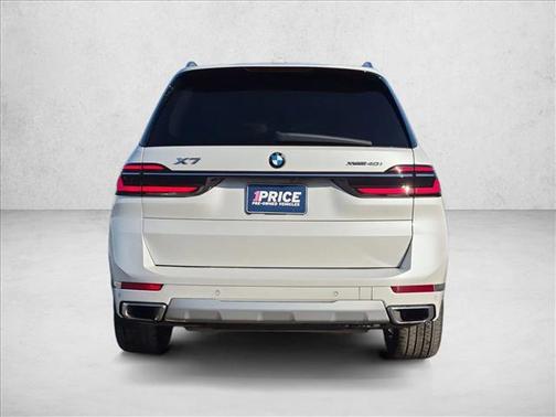 Mineral White Metallic 2024 BMW X7 xDrive40i