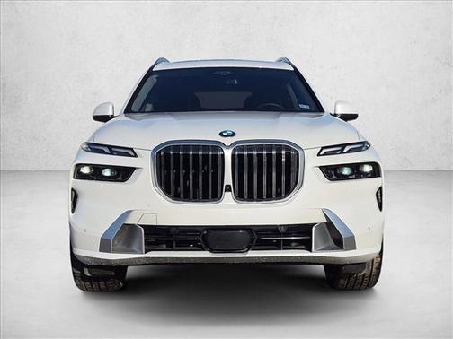 Mineral White Metallic 2024 BMW X7 xDrive40i