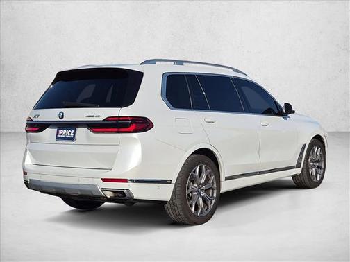 Mineral White Metallic 2024 BMW X7 xDrive40i