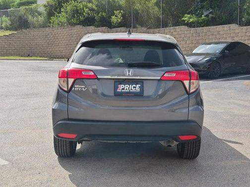 Modern Steel Metallic 2019 Honda HR-V LX