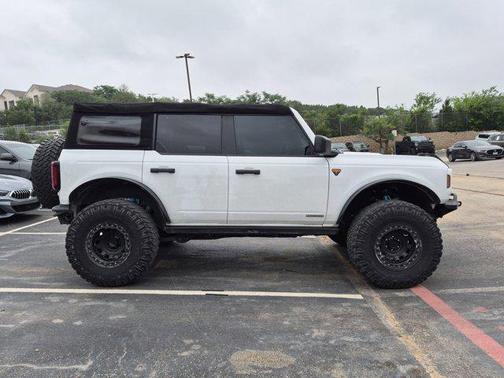 Oxford White 2022 Ford Bronco Badlands