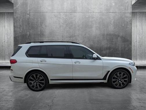2022 BMW X7 M50i