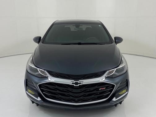 Photo 2 of 45 of 2019 Chevrolet Cruze LT