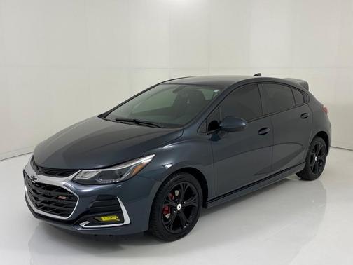 Photo 3 of 45 of 2019 Chevrolet Cruze LT