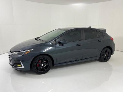 Photo 4 of 45 of 2019 Chevrolet Cruze LT