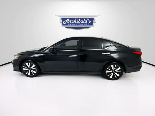 Super Black Clearcoat 2021 Nissan Altima 2.5 SV