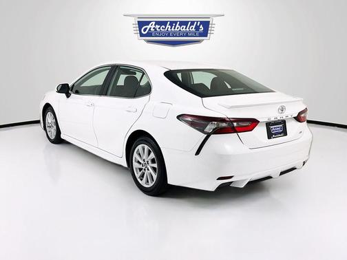 Ice Cap 2024 Toyota Camry SE