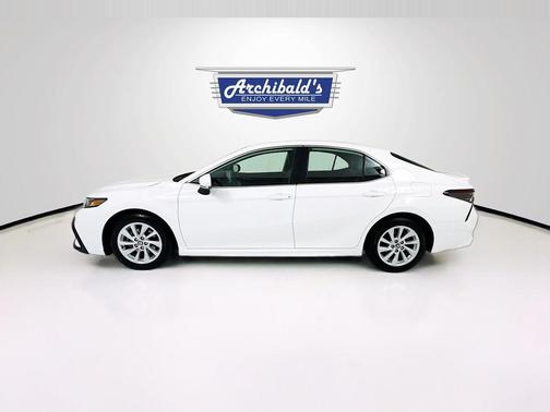 Ice Cap 2024 Toyota Camry SE
