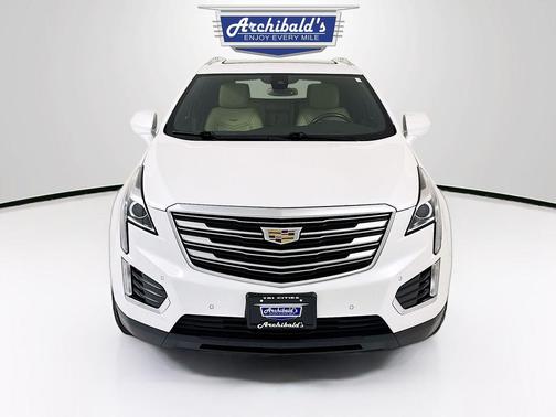 Crystal White Tricoat 2018 Cadillac XT5 Luxury