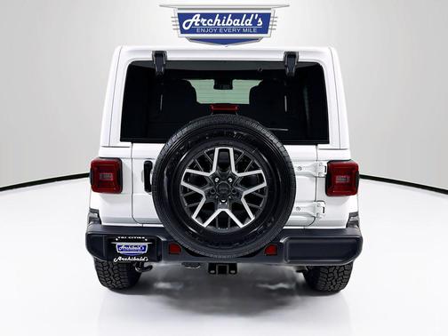 2024 Jeep Wrangler 4-Door Sahara 4x4