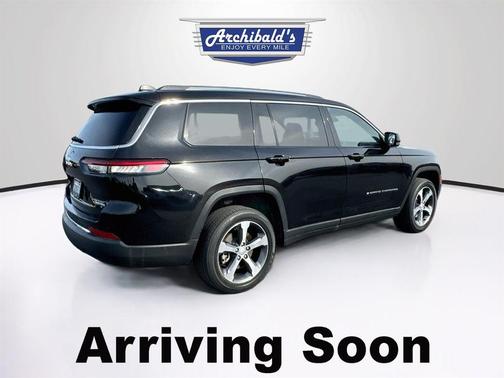 Diamond Black Crystal Pearlcoat 2023 Jeep Grand Cherokee L Limited