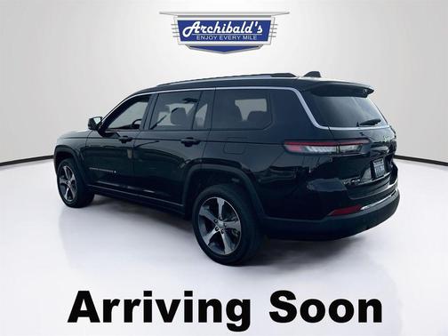 Diamond Black Crystal Pearlcoat 2023 Jeep Grand Cherokee L Limited