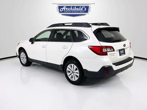 Crystal White Pearl 2018 Subaru Outback 2.5i Premium