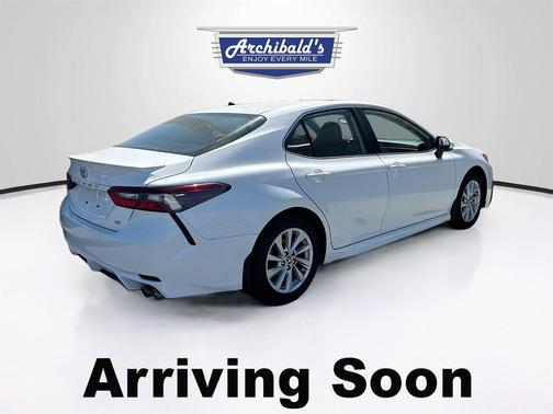 Ice Cap 2024 Toyota Camry SE