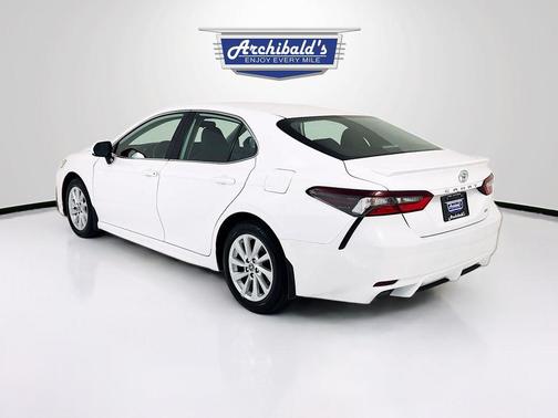 Ice Cap 2024 Toyota Camry SE
