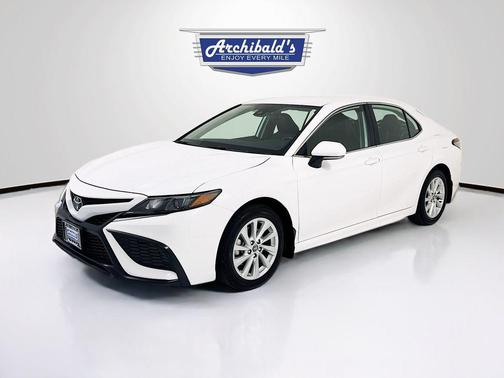 Ice Cap 2024 Toyota Camry SE