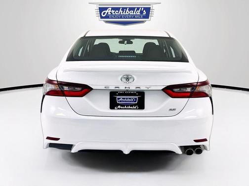 Ice Cap 2024 Toyota Camry SE