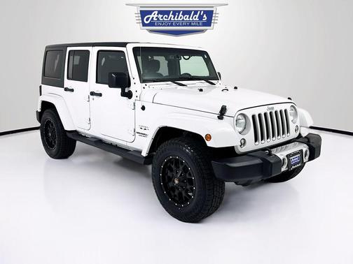 Bright White Clearcoat 2017 Jeep Wrangler Unlimited Sahara