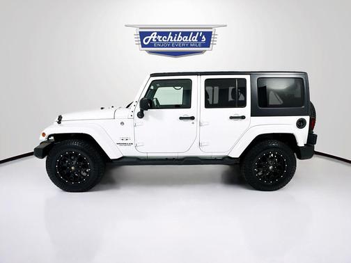 Bright White Clearcoat 2017 Jeep Wrangler Unlimited Sahara