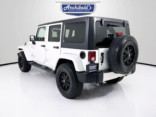 Bright White Clearcoat 2017 Jeep Wrangler Unlimited Sahara