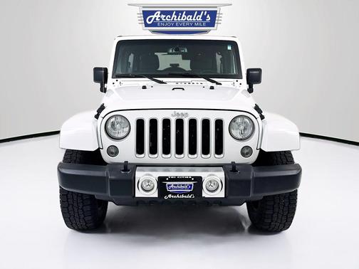 Bright White Clearcoat 2017 Jeep Wrangler Unlimited Sahara