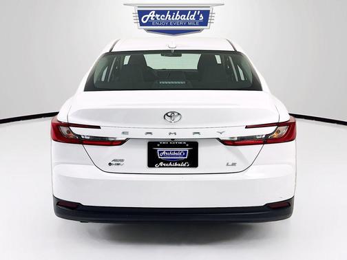 Ice Cap 2025 Toyota Camry LE