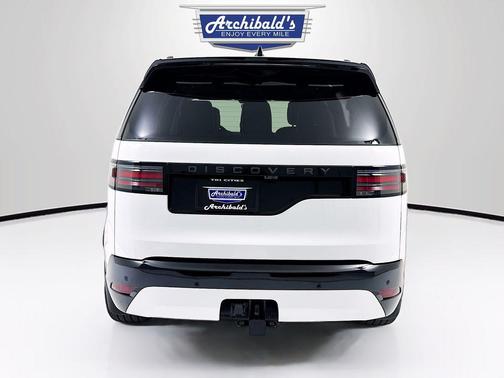 Fuji White 2025 Land Rover Discovery P360 Dynamic SE