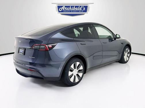 2022 Tesla Model Y Long Range Dual Motor All-Wheel Drive