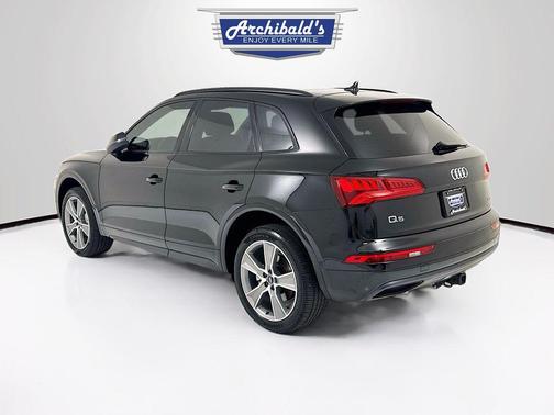 Mythos Black Metallic 2020 Audi Q5 45 Prestige