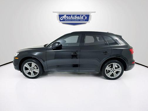 Mythos Black Metallic 2020 Audi Q5 45 Prestige
