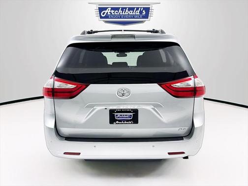 2019 Toyota Sienna XLE