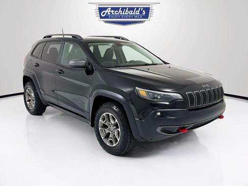 Diamond Black Crystal Pearlcoat 2020 Jeep Cherokee Trailhawk