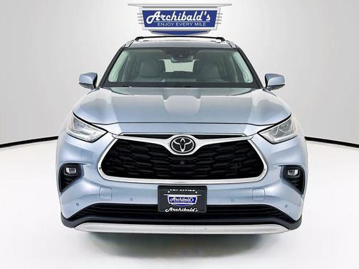 Moon Dust 2021 Toyota Highlander Platinum