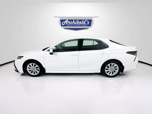 Ice Cap 2024 Toyota Camry SE