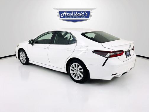 Ice Cap 2024 Toyota Camry SE