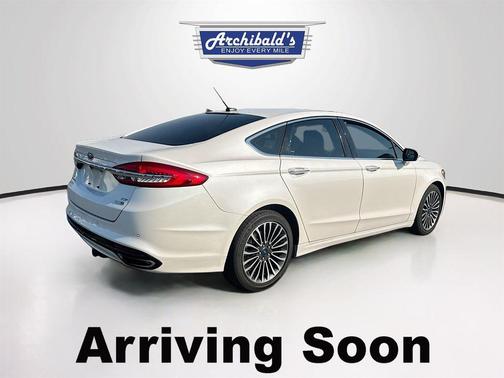 White Platinum Metallic Tri-Coat 2017 Ford Fusion SE