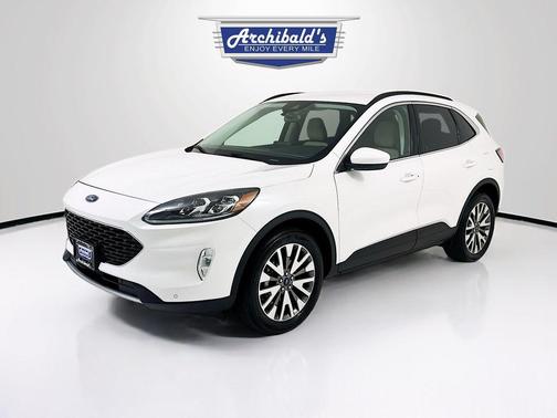 Star White Metallic Tri-Coat 2022 Ford Escape Titanium