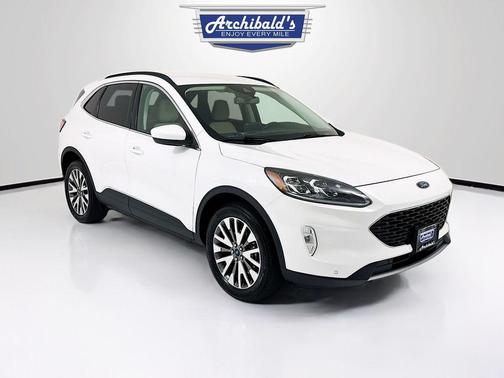 Star White Metallic Tri-Coat 2022 Ford Escape Titanium