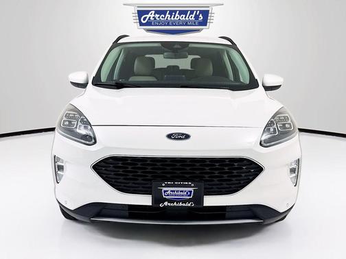 Star White Metallic Tri-Coat 2022 Ford Escape Titanium