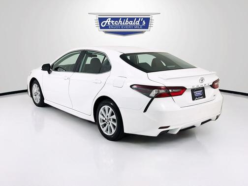 Ice Cap 2024 Toyota Camry SE