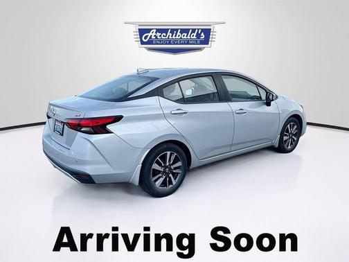 Brilliant Silver Metallic 2021 Nissan Versa 1.6 SV