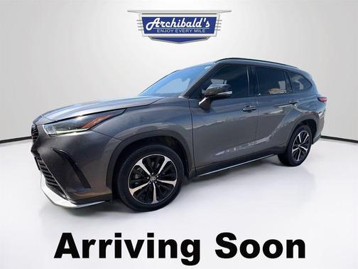 Magnetic Gray Metallic 2022 Toyota Highlander XSE