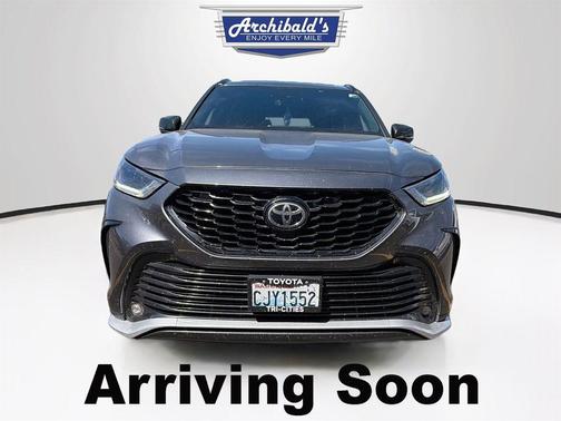 Gray 2022 Toyota Highlander XSE