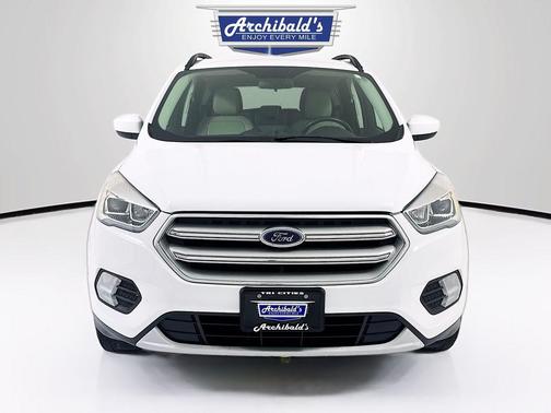 Oxford White 2019 Ford Escape SEL