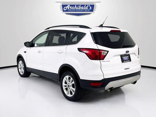 Oxford White 2019 Ford Escape SEL