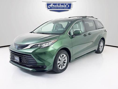 2022 Toyota Sienna LE