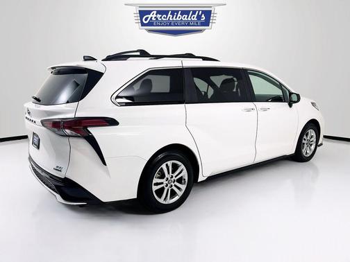 2022 Toyota Sienna XSE 7 Passenger