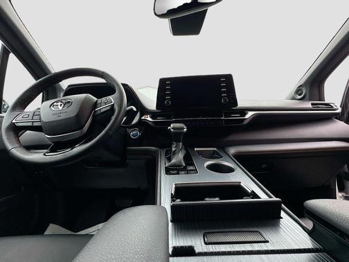 2022 Toyota Sienna XSE 7 Passenger