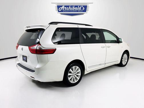 2016 Toyota Sienna XLE